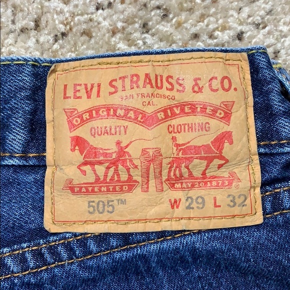 Levi’s Dark Wash Cutoff Jean Shorts - Size 2 - Picture 5 of 7